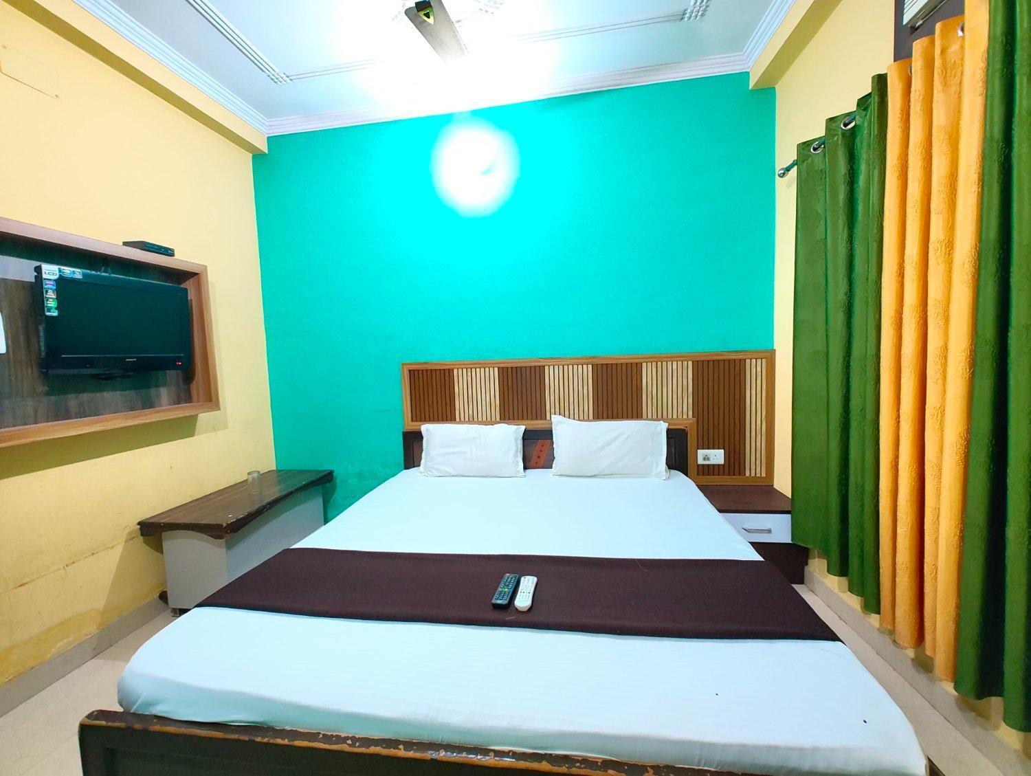 Hotel A Premium Kashi - Fully Air Conditioned At Prime Location - Near Ganga Ghat And Walking Kashi Vishwanath Temple - Hygiene & Spacious - With Wifi Facilities - Besat In