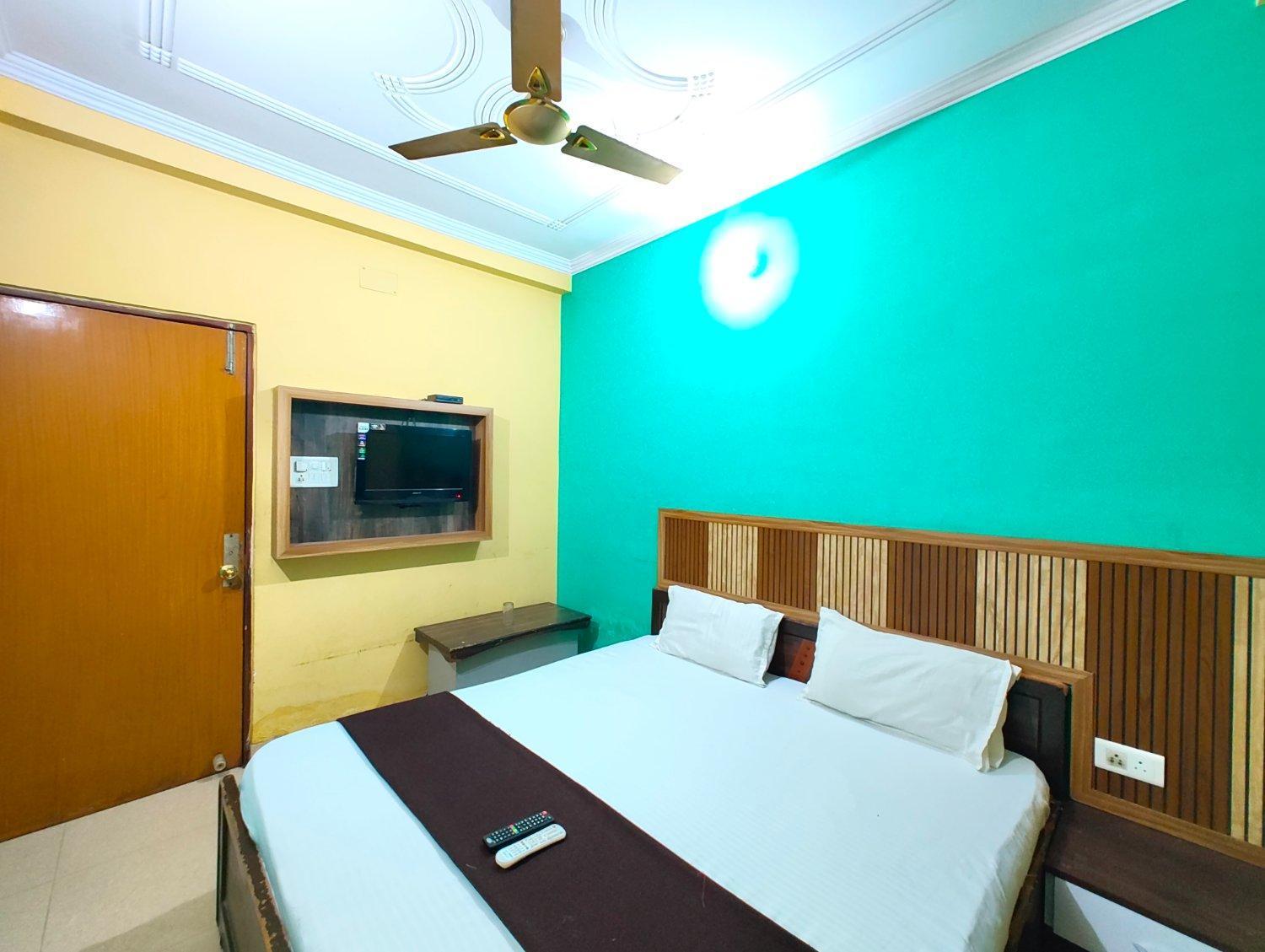 A Premium Kashi - Fully Air Conditioned At Prime Location - Near Ganga Ghat And Walking Kashi Vishwanath Temple - Hygiene & Spacious - With Wifi Facilities - Besat In 3*